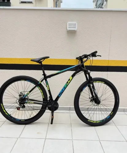 Bicicleta Cazelle Roma A.29 Tam 18 Aco Carbono F.disco 21v -Quadro Preto C/ Adesivo