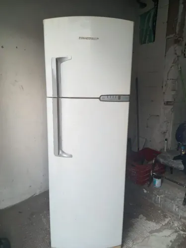 VENDO UMA GELADEIRA BRASTEMP FRPS FREE 360L DA GRANDE