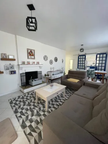 Casa à venda no Areal com 3 dormitórios (1 suíte), piscina, lareira, churrasqueira, 2 vaga