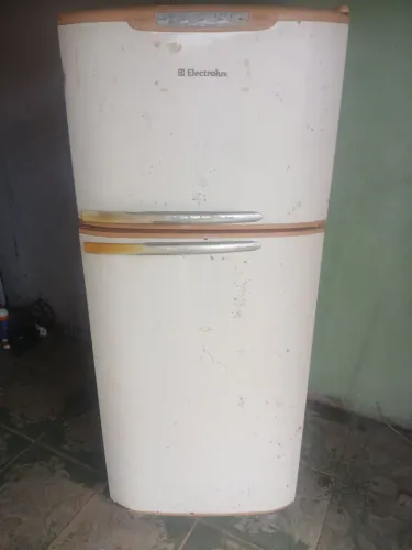GELADEIRA ELECTROLUX FROSTFREE FUNCIONANDO NORMALMENTE R$550,00
