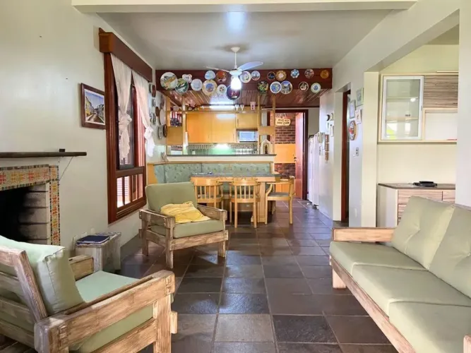 Casa de 3 dormitórios em condomínio