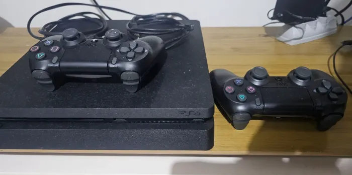 PS4, slim perfeito estado de funcionamento.