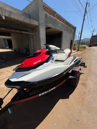 Vende-se Jet Ski Seadoo