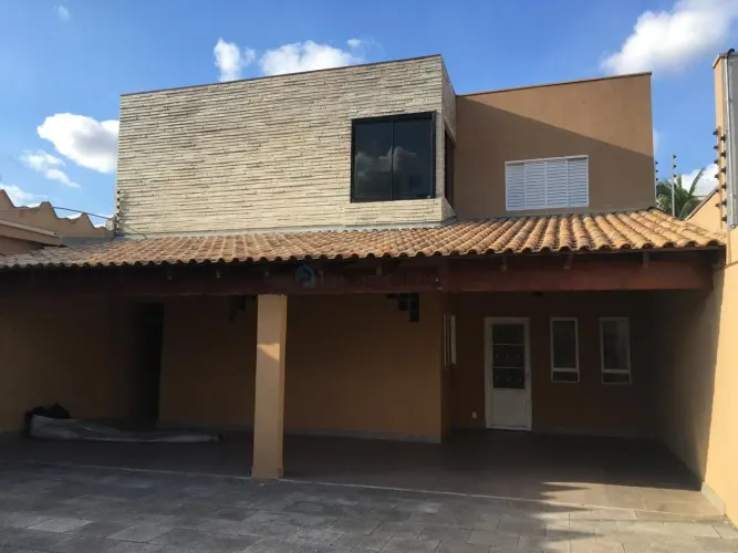 Vendo Casa Comercial - Ideal para Clínica - Porto