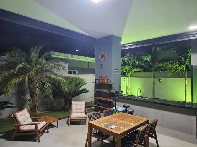 CASA DE ALTO PADRÃO NO CONDOMÍNIO QUINTA DOS TIPUANAS ARQUITETURA IMPACTANTE E LAZER COMP
