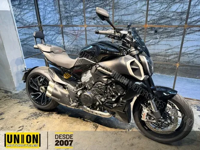 DUCATI DIAVEL V4
