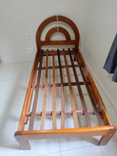 Cama madeira solteiro + colchão