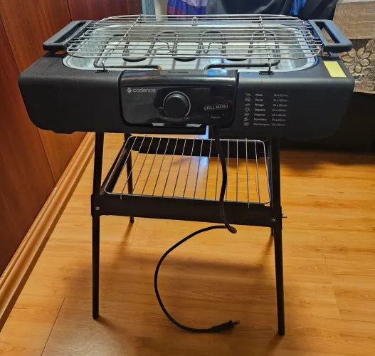 Churrasqueira Elétrica Cadence 127V - Com Pedestais/Suporte e Prateleira