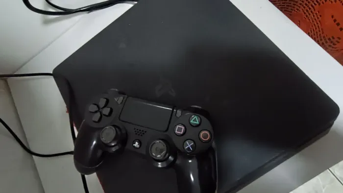 Playstation 4 slim