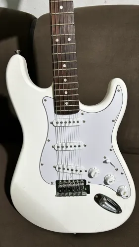 Guitarra Stratocaster Branca