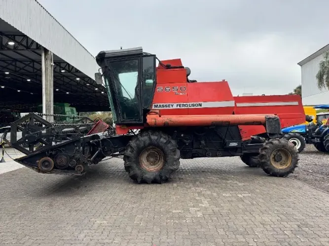 Colheitadeira Massey Ferguson 5650