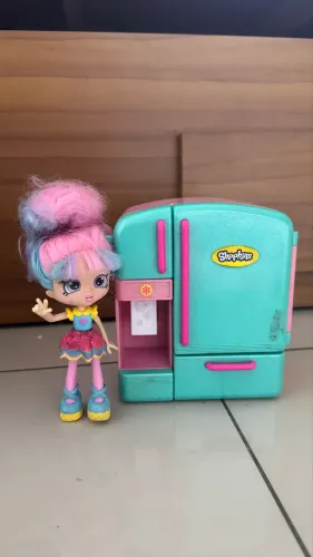 Super Lote Shopkins - 50 Peças + Boneca + 12 Sacolinhas + Playset Geladeira Original 