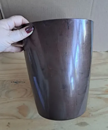 Vaso plástico marrom
