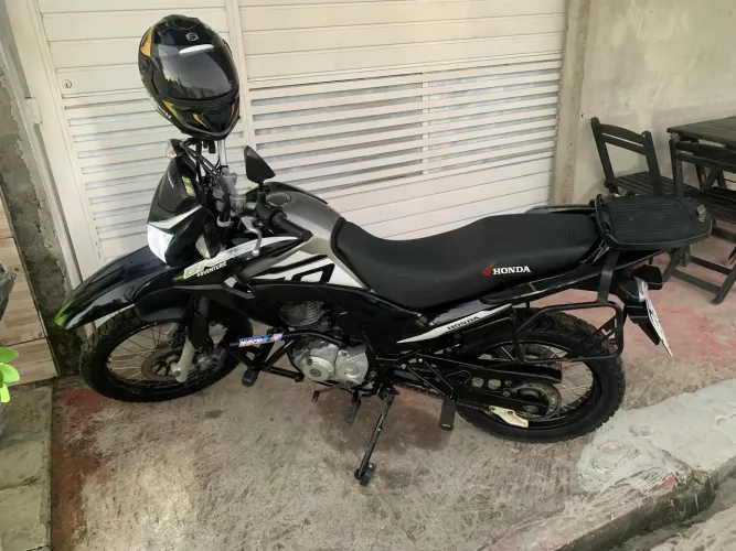 Vendo moto bros 2020 muito conservada