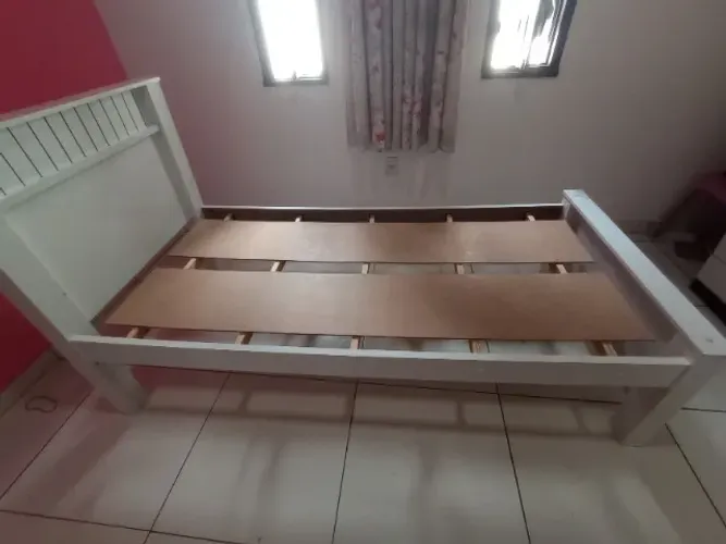Cama de solteiro e colchão 