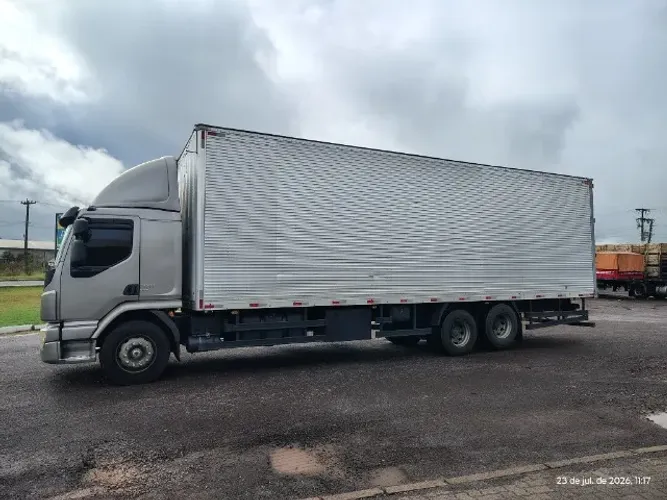 Caminhão Baú VOLVO VM 270 I Shift