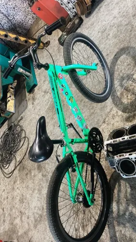Bicicleta toda de alumínio