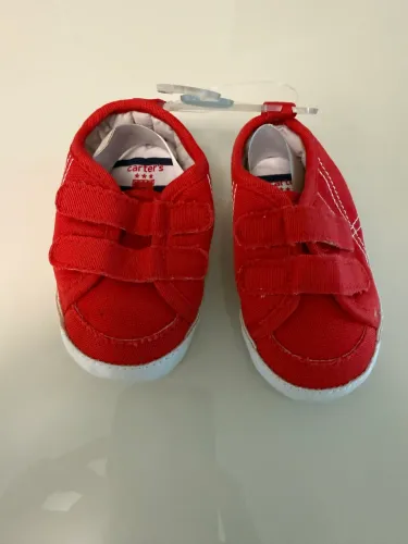 Tenis carters 3 a 6 meses, novo, vermelho