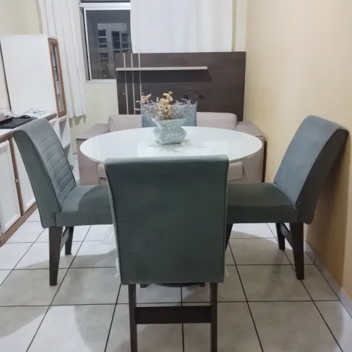 Mesa com cadeiras