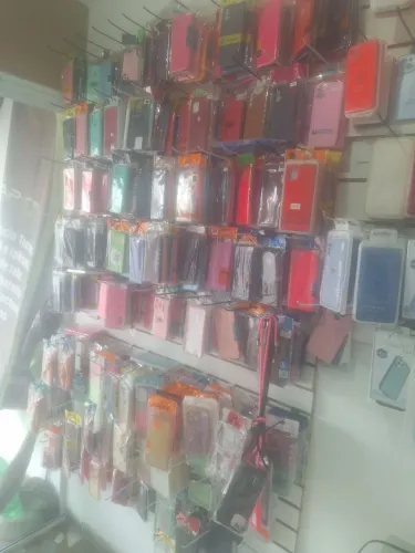 Quase 600 capas variadas