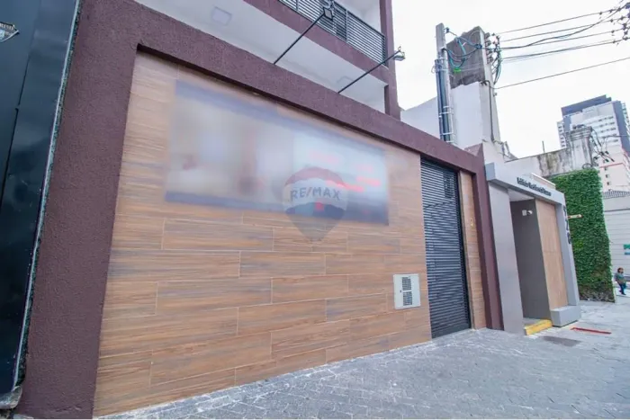 Studio para comprar no Tatuapé. Ótimo localização, fica a 1km do Metrô Tatuapé, Shopping M
