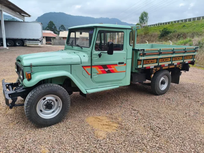 Toyota Bandeirante 4X4 ano 1986