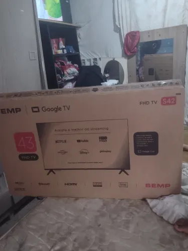 Vendo se uma tv smart nova 43 polegadas na caixa 