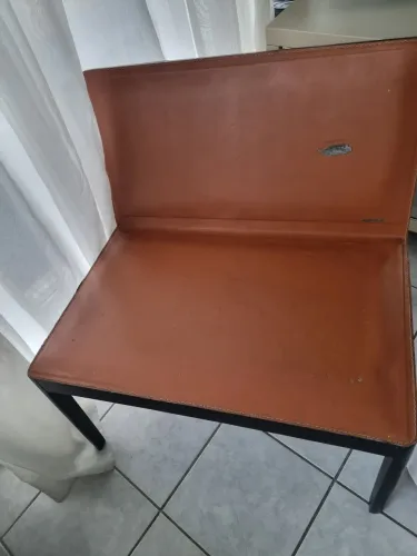Poltrona em couro caramelo