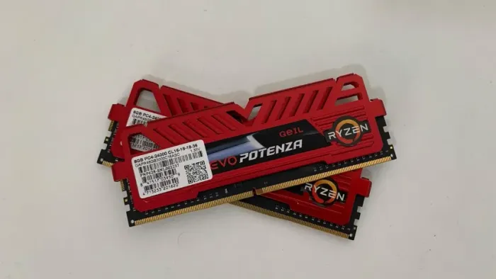 16GB (2X8GB) GEIL EVO POTENZA VERMELHA 3000MHZ