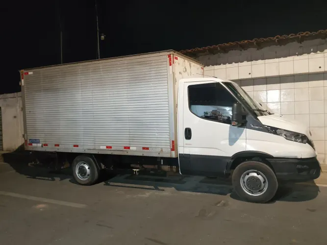 Caminhão para frente 