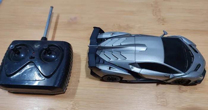 Carro controle remoto Lamborghini Veneno escala 1:24.