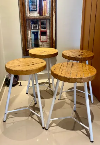 Banqueta em madeira de demolição linha Cafezal Tok Stok