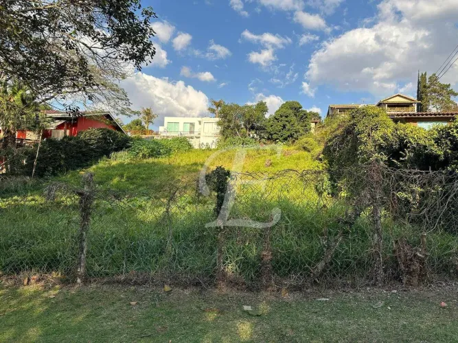 Lindo lote no Granja Viana 2 por R$ 1.050.000
