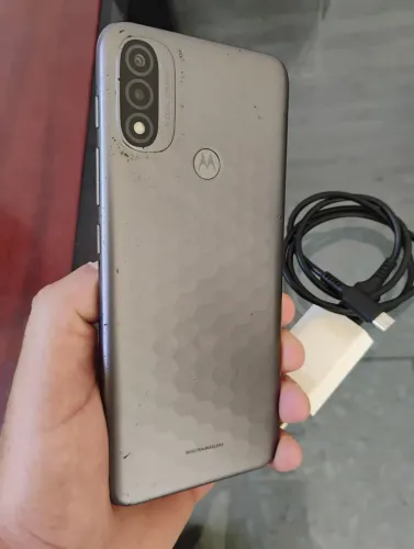 MOTO E20) TUDO OK APARELHO QUEBRA GALHO !