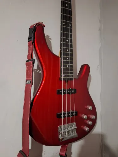 Baixo Tagima Millennium 4 Classic Series - Vermelho Metálico - 4 Cordas