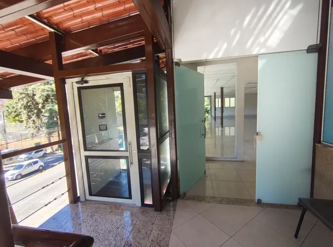 Sala Comercial com 120 m² em Nogueira - Petrópolis - RJ