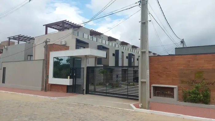 Casa Triplex em Condomínio Fechado em Parnamirim - 3/4 - Duas Suítes - 138m² - Porto Boule