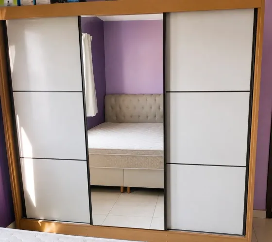 Guarda-Roupa em Excelente Estado