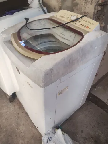 Máquina de lava pra retirada de peça funcionando