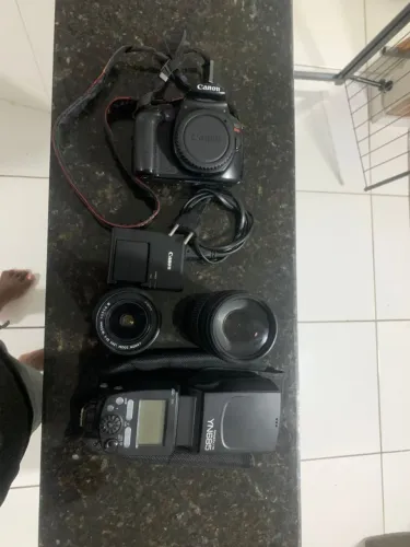 Vendo câmera Canon e material de estúdio de fotografia 