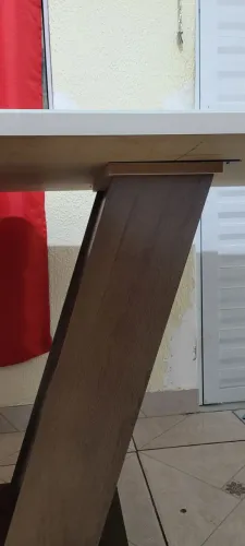Vendo mesa de 6 lugares (somente mesa)com tampo de vidro em ótimo estado