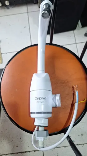 Torneira Eletrônica Prima Touch 220V 5.500W funcionando seminova 159,00 somos loja no Haue