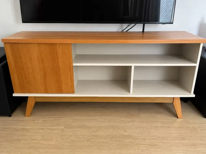 Rack para televisão - modelo retrô