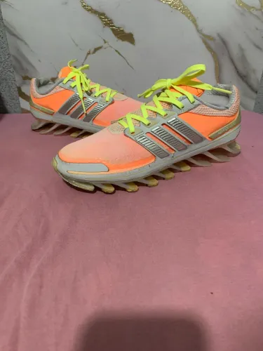 Tenis adidas springblade