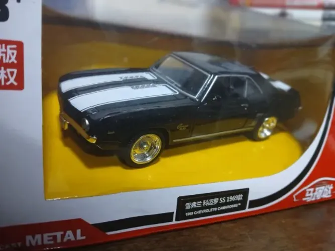 Carro miniatura Camaro SS