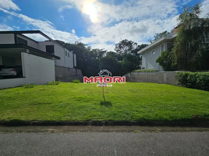 Terreno à venda no Condomínio Reserva das Palmeiras em Valinhos