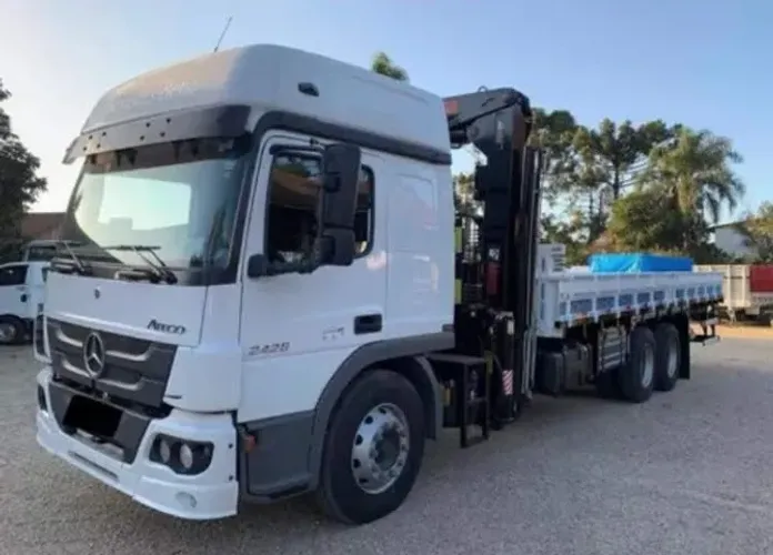 MERCEDES-BENZ ATEGO 2426 MUCK COM CARROCERIA - 2015