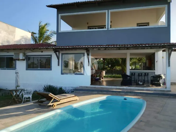 Casa linda na praia de Caraúbas