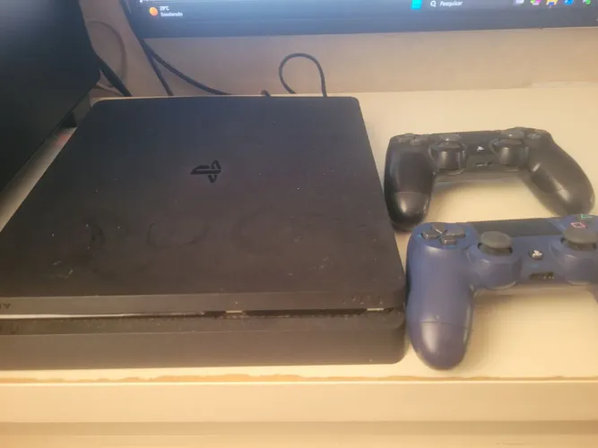 Playstation 4 Slim desbloqueado