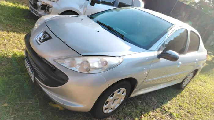 Peugeot 207 Sedan Passion XR 1.4 Flex 8V 4P 2011